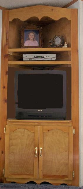Corner Hutch